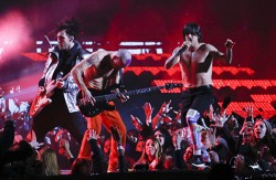 red-hot-chili-peppers-super-bowl-halftime